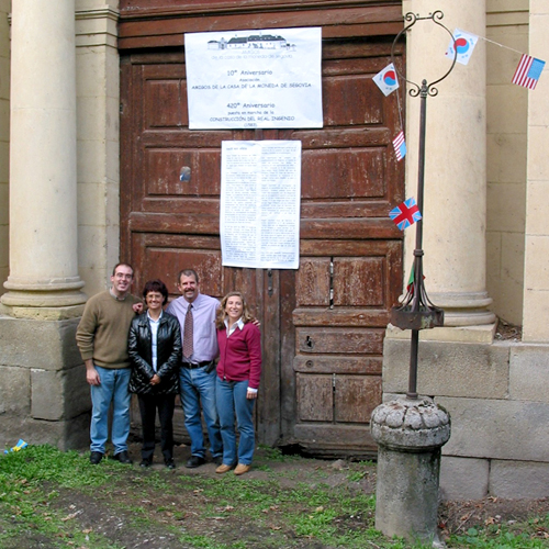 10th Anniversary celebration of Friends of the Segovia Mint Association, in front of the Mint, and with refreshments for everyone